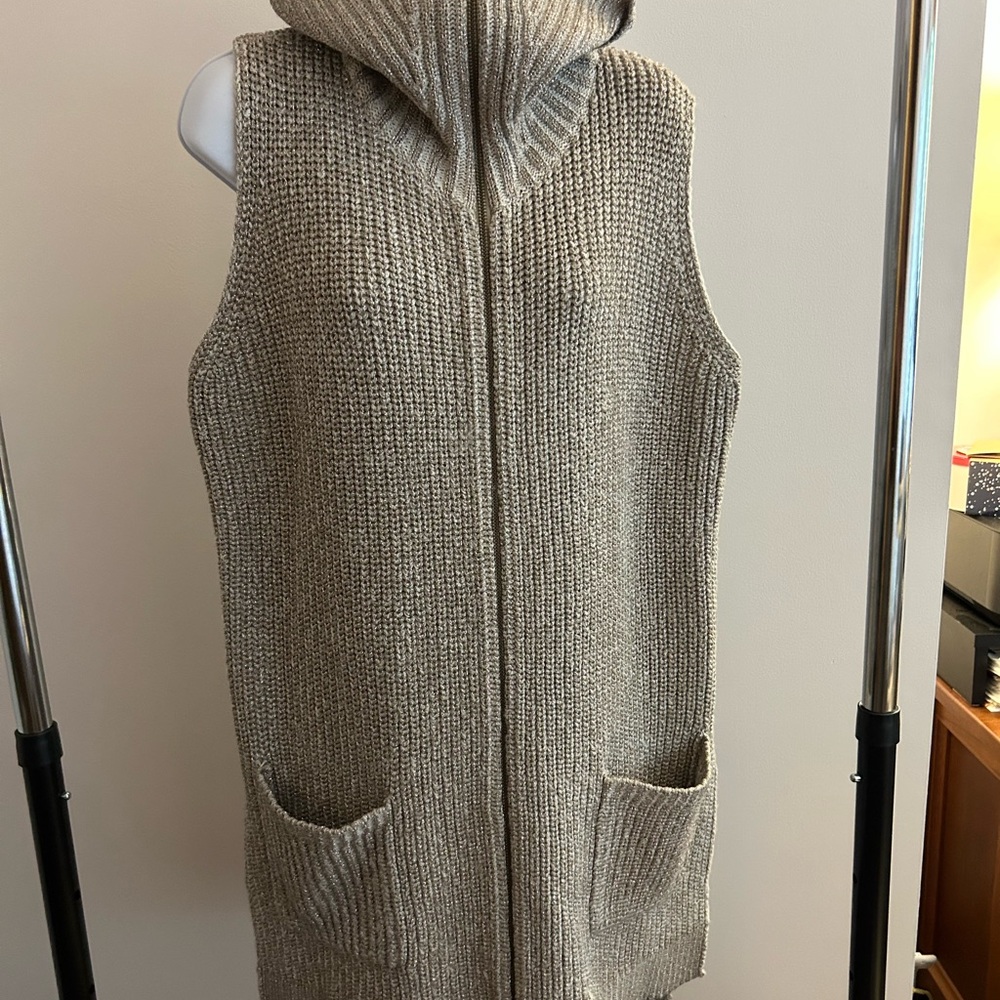 Vintage BCBGMaxAzria metallicSleeveless Sweater Vest